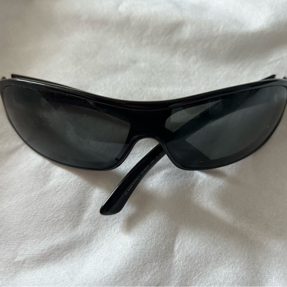 Gucci Glossy Black Wrap Sunglasses